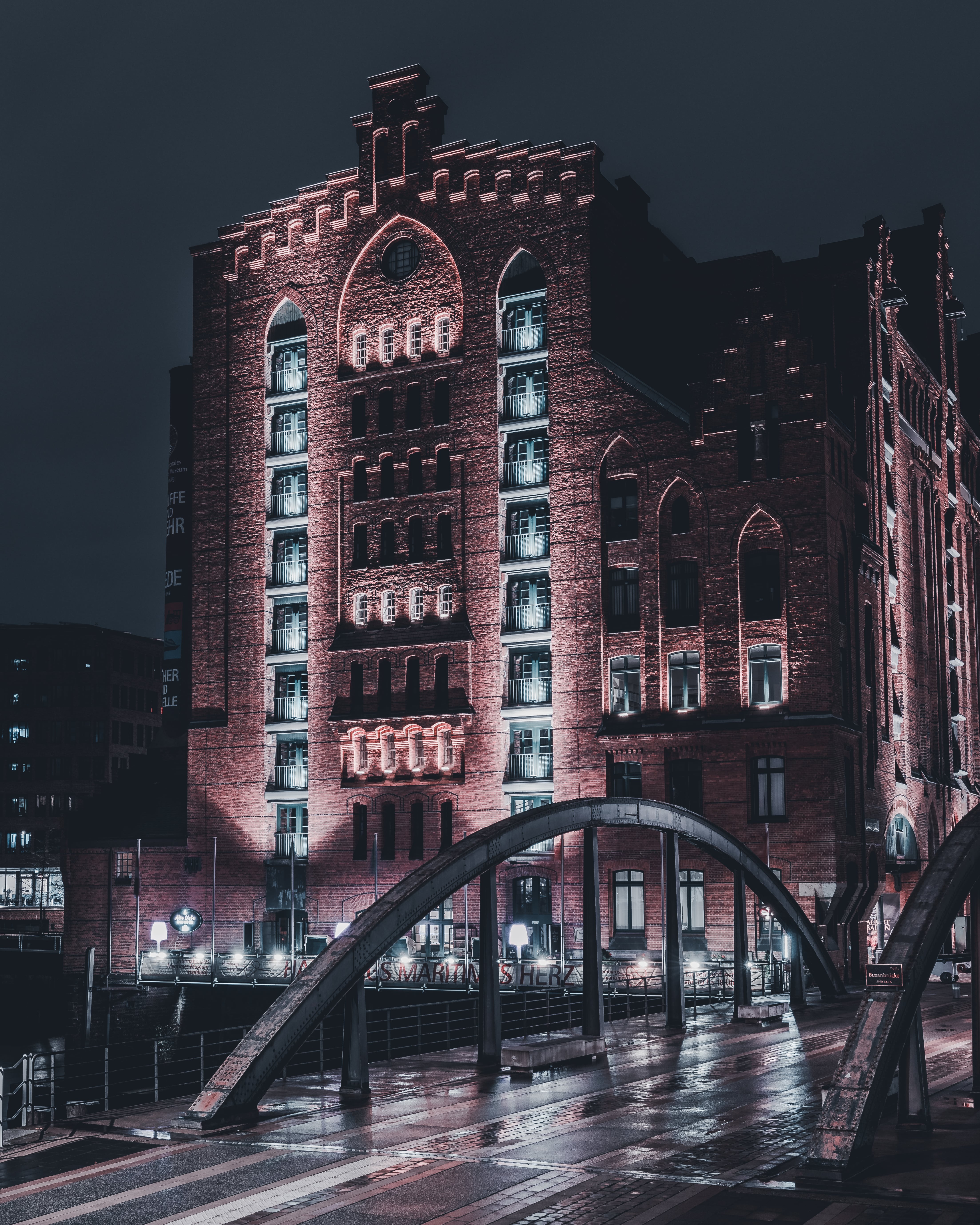 Hamburg Nights, frame 2 — photograph by baadersen