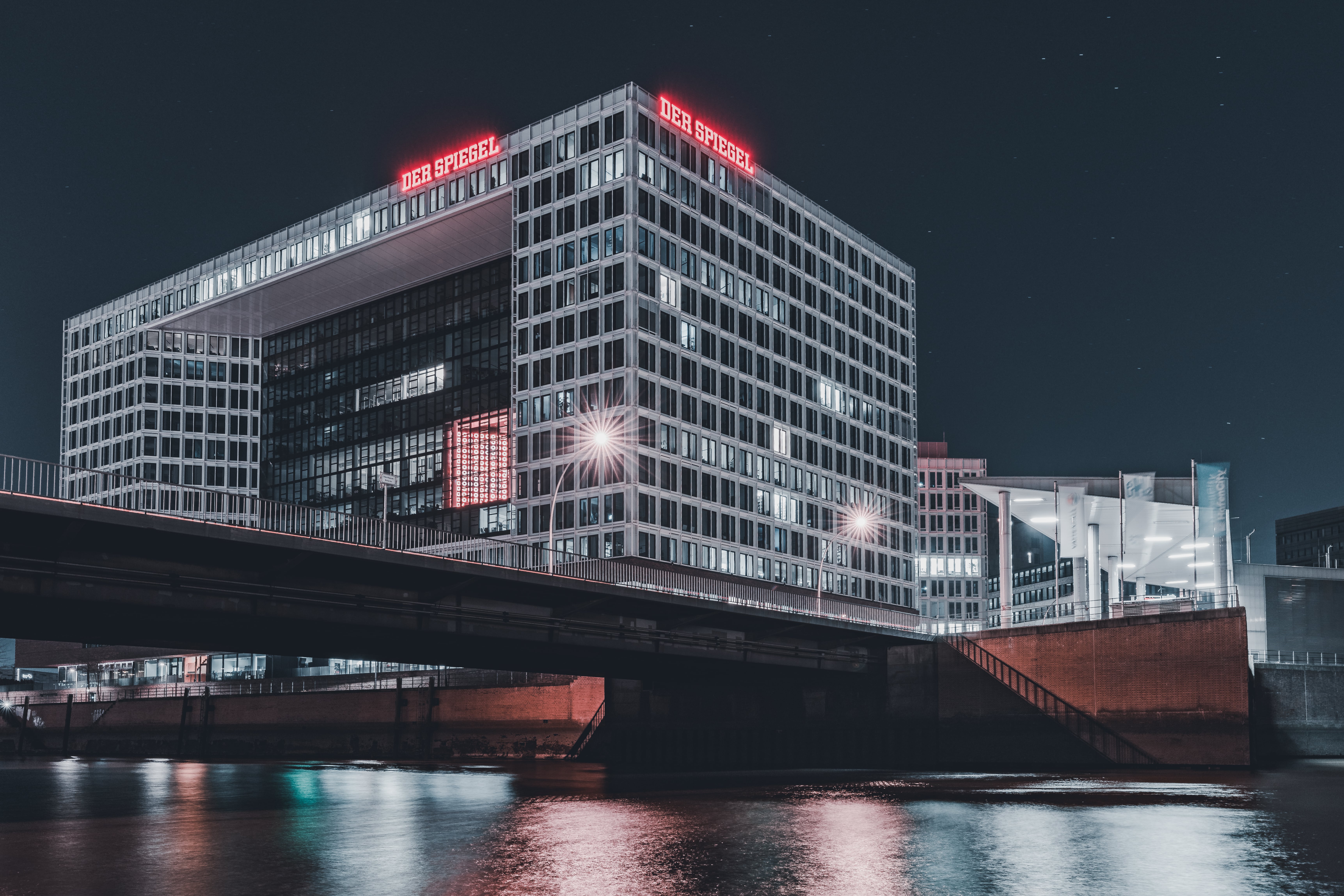 Hamburg Nights, frame 4 — photograph by baadersen