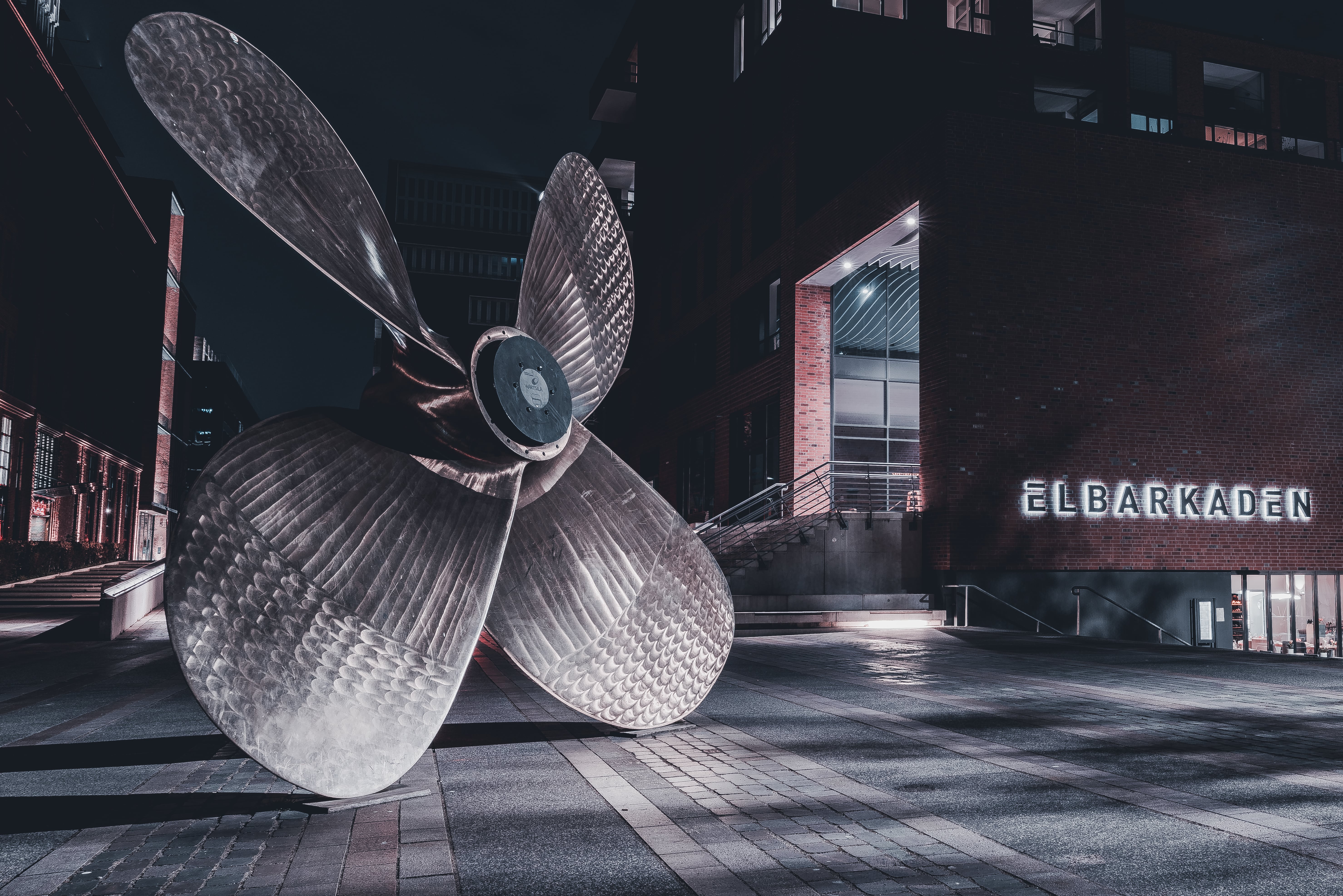 Hamburg Nights, frame 7 — photograph by baadersen